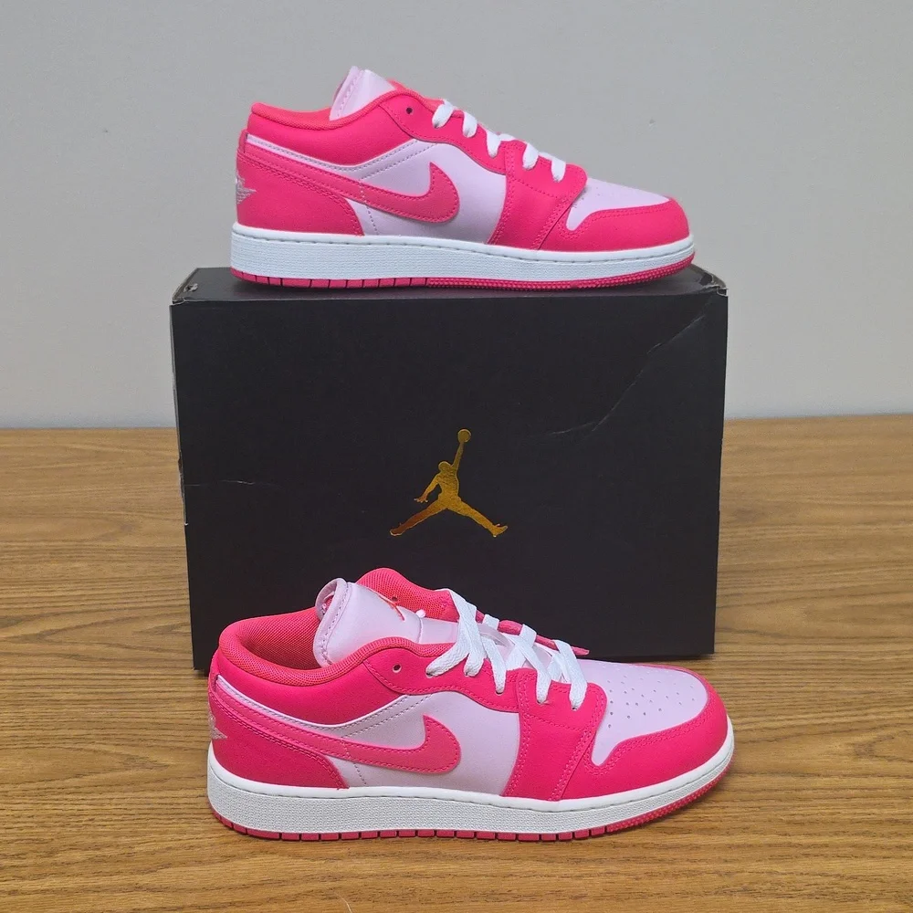 Air Jordan 1 Low GS Pink Foam/Hyper Pink Size Women's 7.5 553560-661 New - Picture 2 of 8
